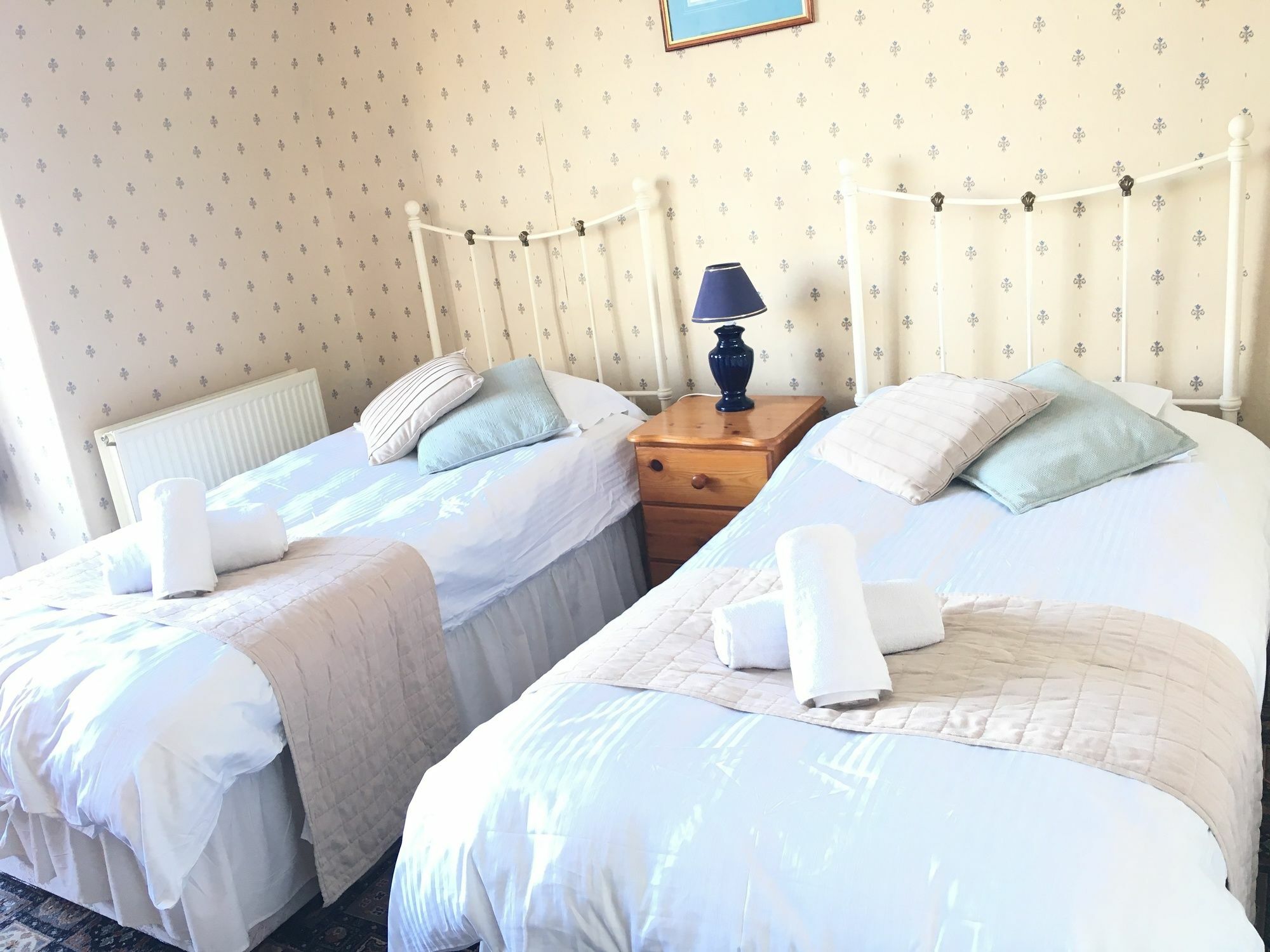 Cannon House Hotel Ротсей Екстериор снимка