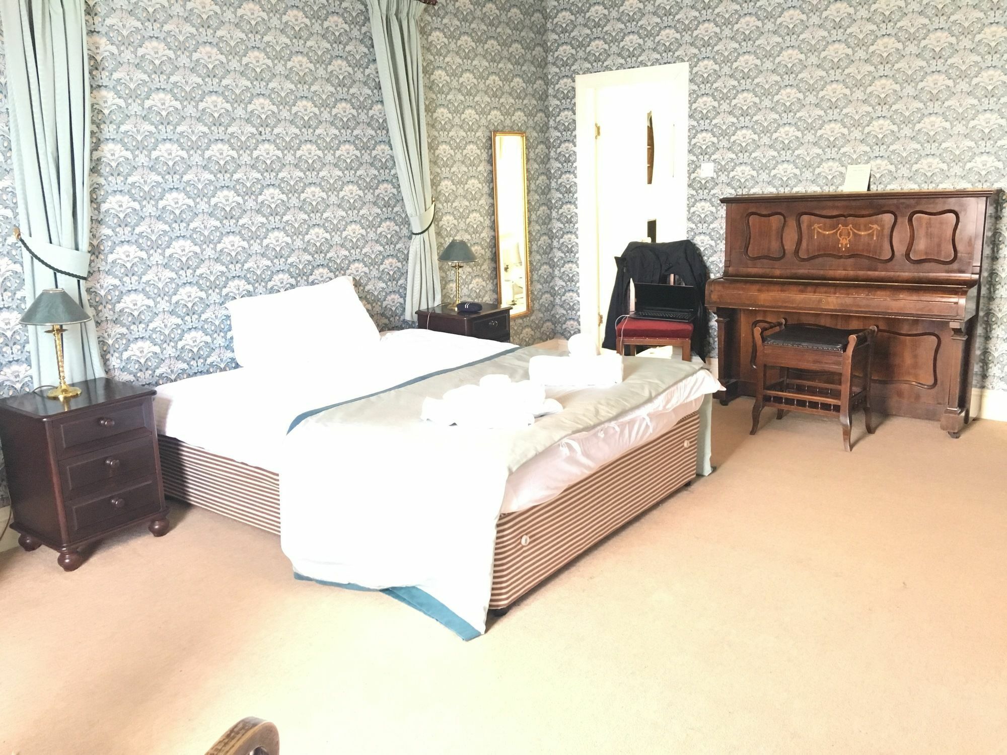 Cannon House Hotel Ротсей Екстериор снимка