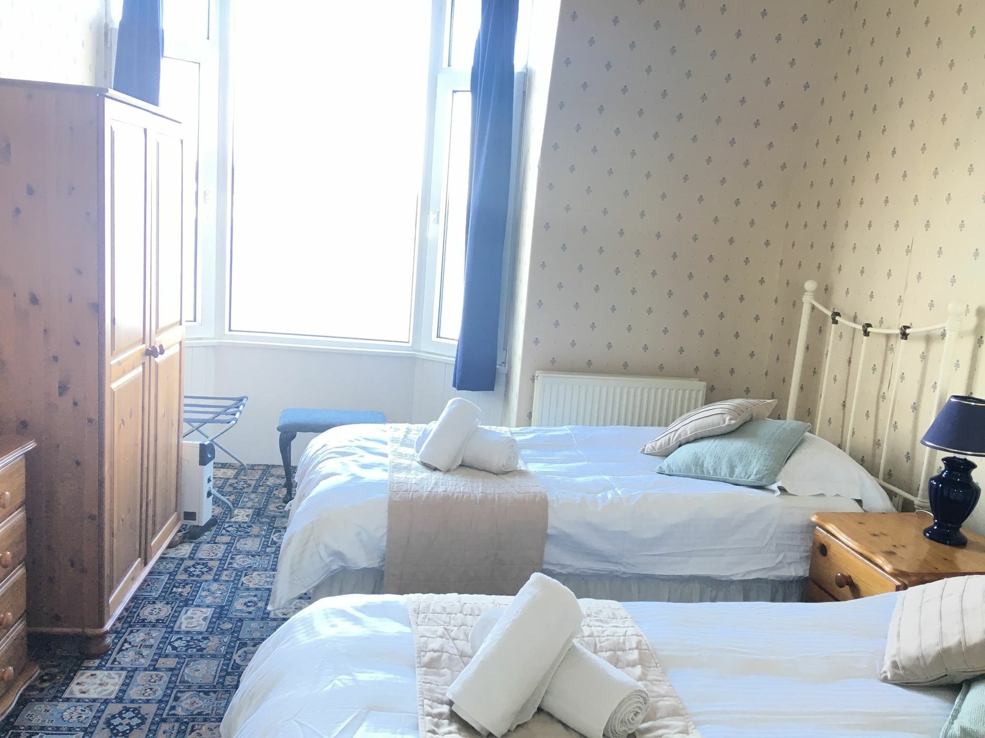 Cannon House Hotel Ротсей Екстериор снимка